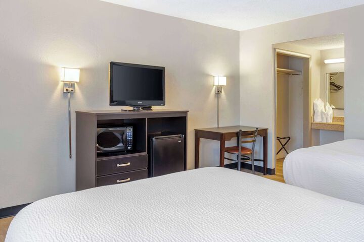 Days Inn by Wyndham Wrightstown McGuire AFB / Bordentown