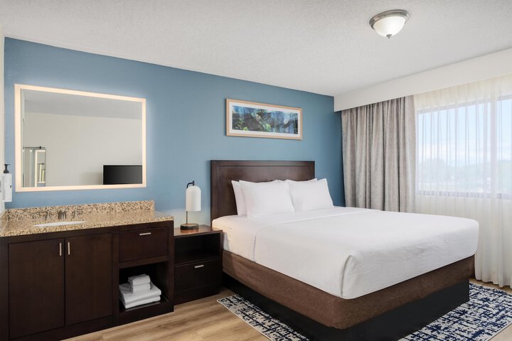 Embassy Suites by Hilton Seattle Tacoma International Airport