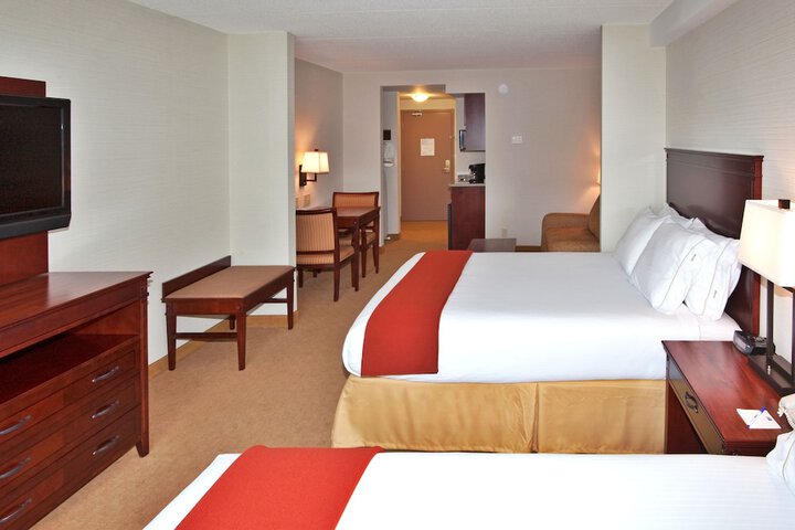 Room 9 of 36