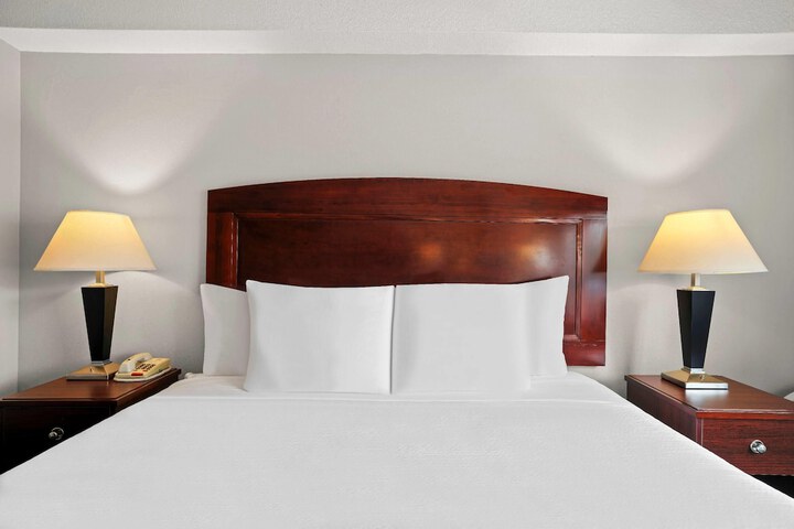 Days Inn by Wyndham Utica