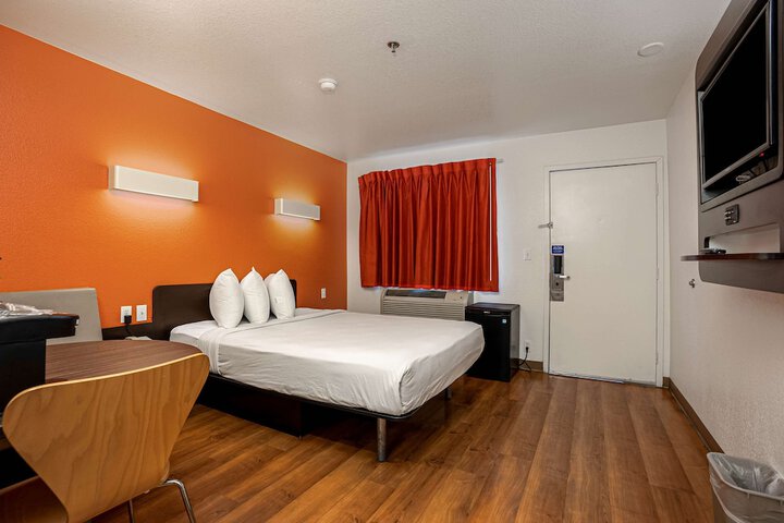 Room 27 of 42