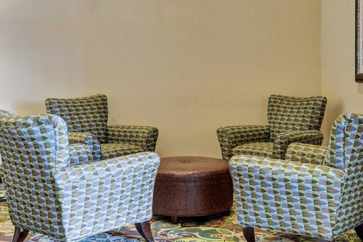 Comfort Suites near Hot Springs Park