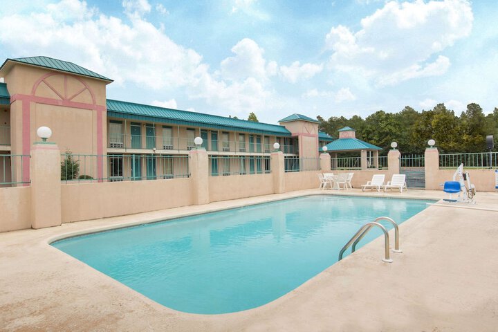 Days Inn by Wyndham West Point