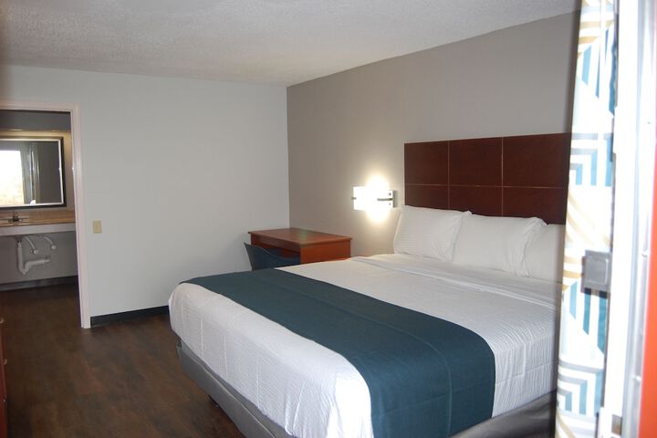 Room 11 of 37