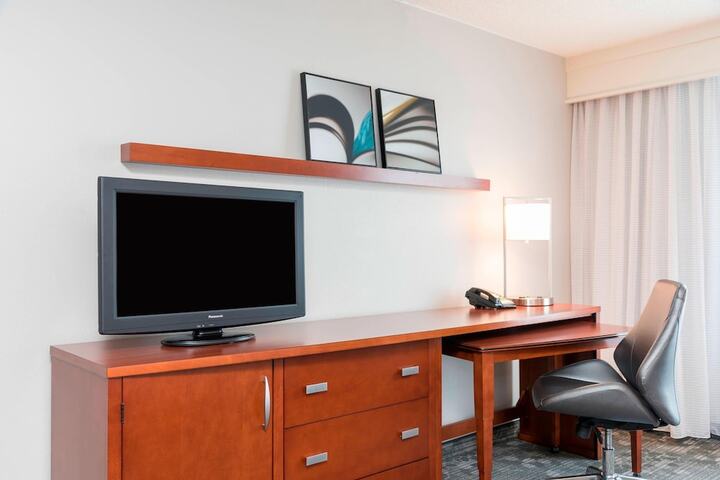Room 17 of 36