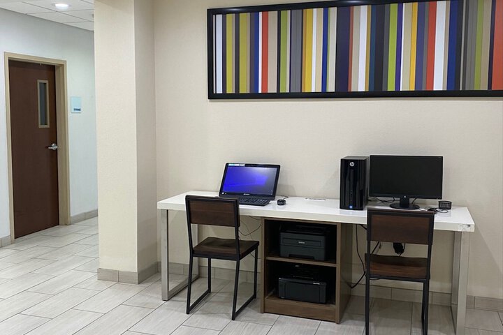 Holiday Inn Express & Suites Hope Mills-Fayetteville Arpt by IHG