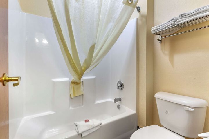 Room 10 of 29