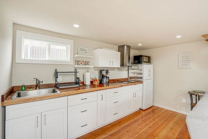 Pacheco / martinez Studio: 22 Mi to Dtwn Oakland!