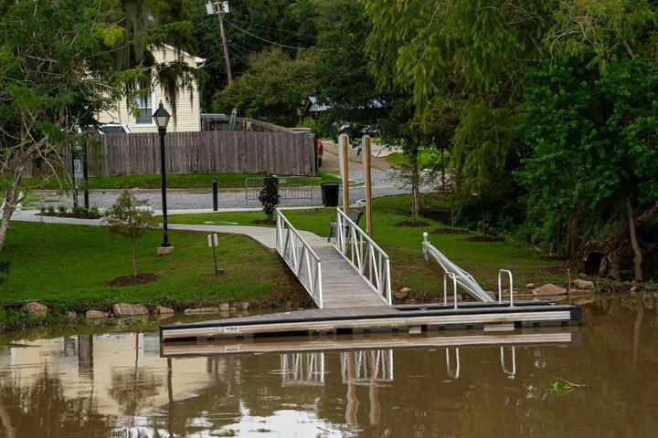 Chateau Royale Pet Friendly, on Bayou, Downtown!