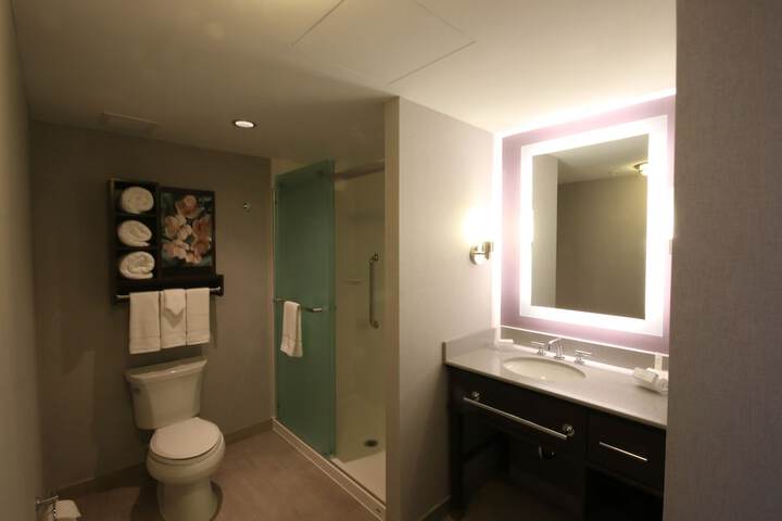 Room 17 of 36