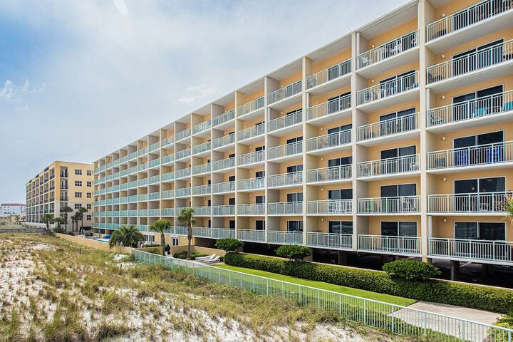 Hotel 4 of 102