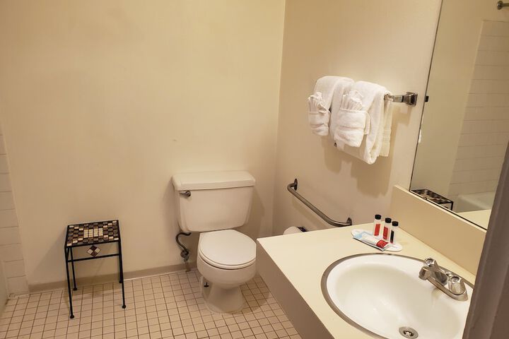 Room 11 of 24
