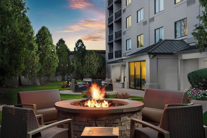 Courtyard by Marriott Chicago Midway Airport