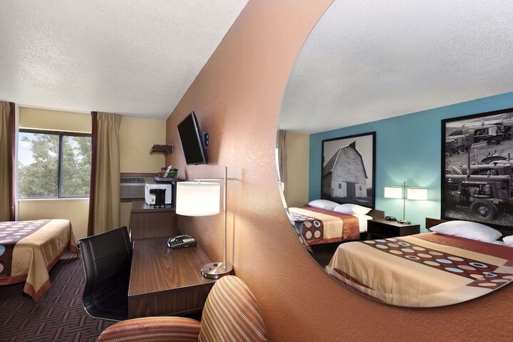 Room 9 of 14