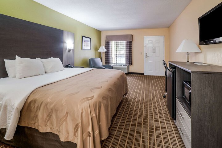 Room 17 of 28
