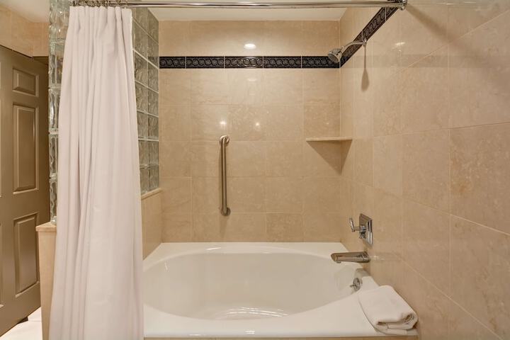 The Cincinnatian Hotel Curio Collection by Hilton
