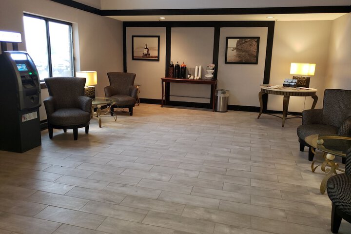 Super 8 by Wyndham Milwaukee Airport