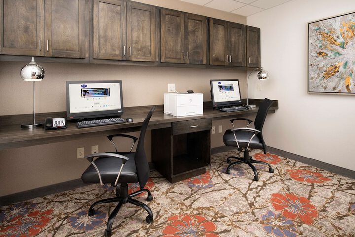 Business Center 27 of 27