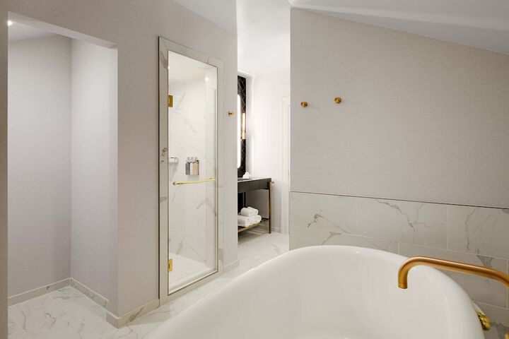 Room 43 of 90