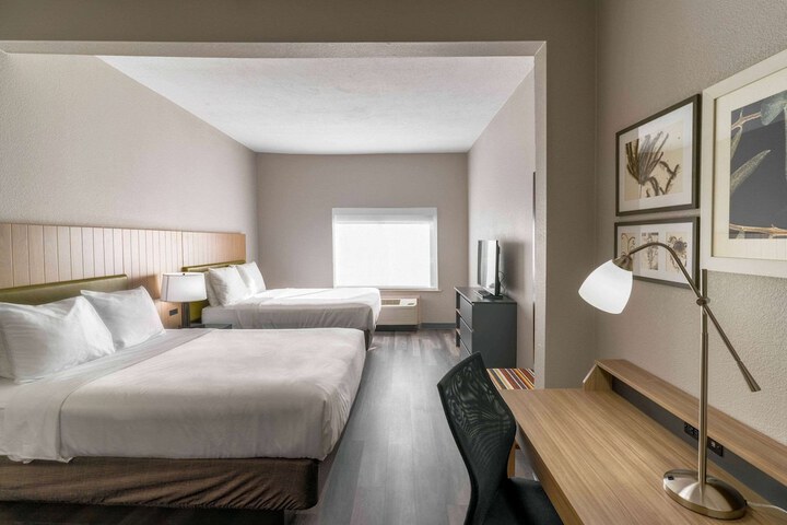 Room 6 of 14