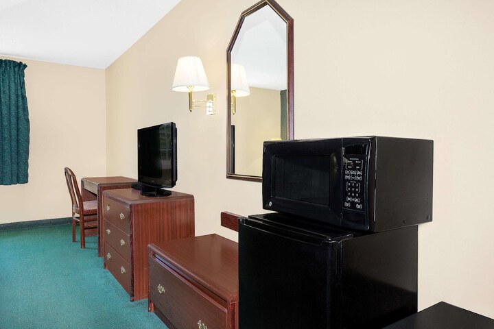 Room 8 of 14