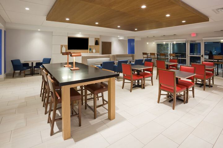 Holiday Inn Express & Suites Des Moines Downtown by IHG