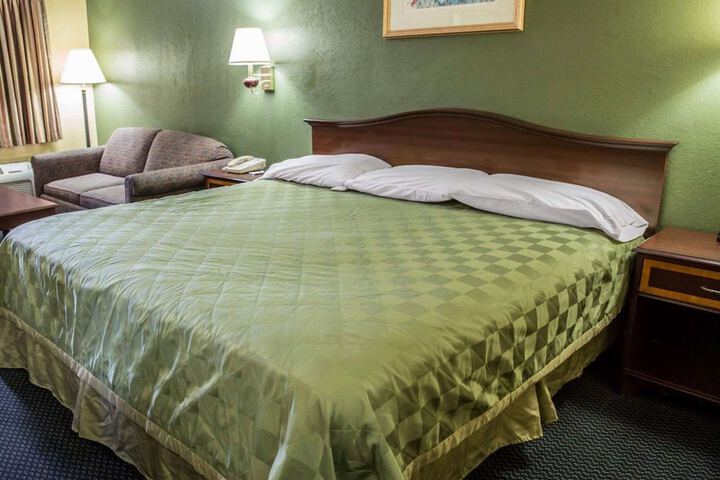 Rodeway Inn & Suites Plymouth Hwy 64
