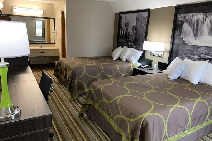 Super 8 by Wyndham Brownsburg