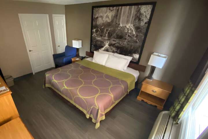Room 35 of 72