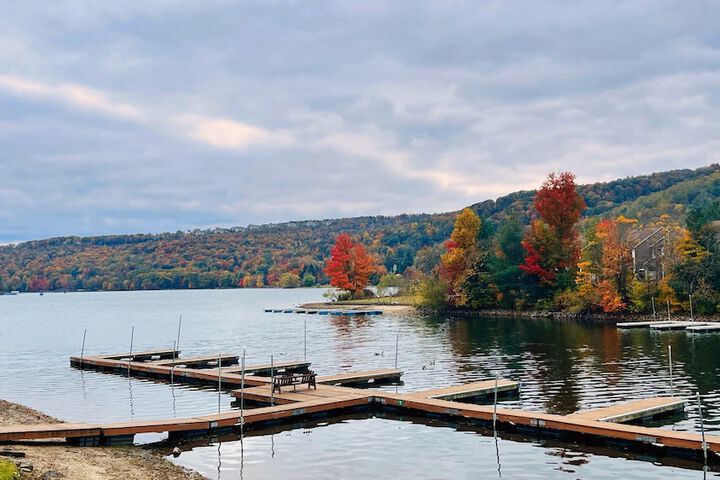 LakeFront Lodge