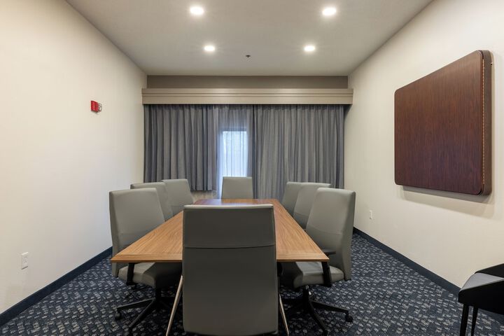 Courtyard by Marriott North Charleston Airport / Coliseum