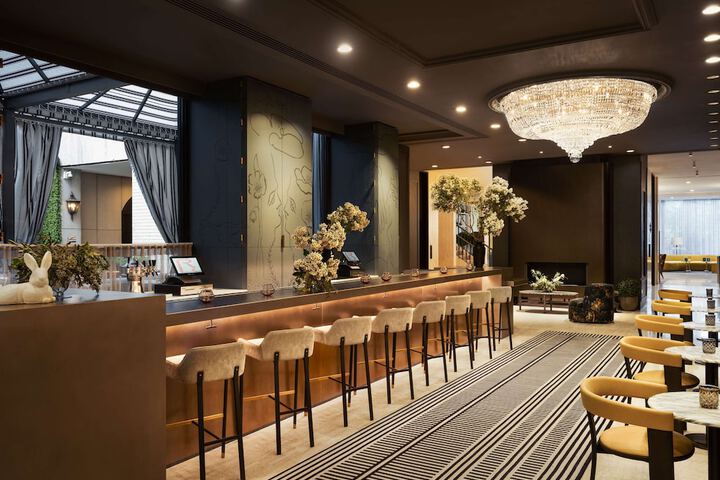 Lounge 78 of 88