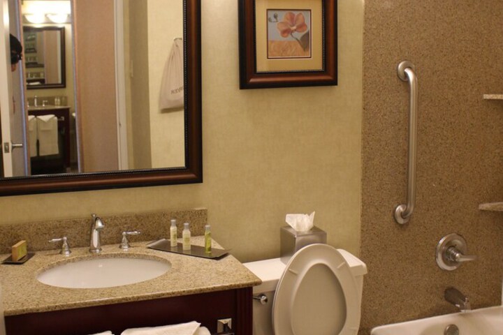 Room 25 of 39
