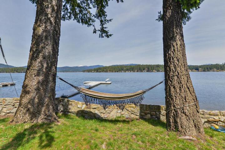 Lakefront Honeymoon Bay Studio Cottage