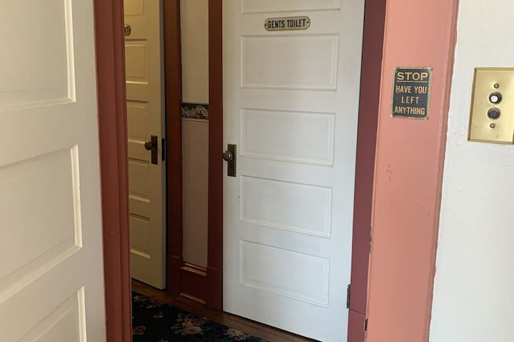 Room 23 of 28