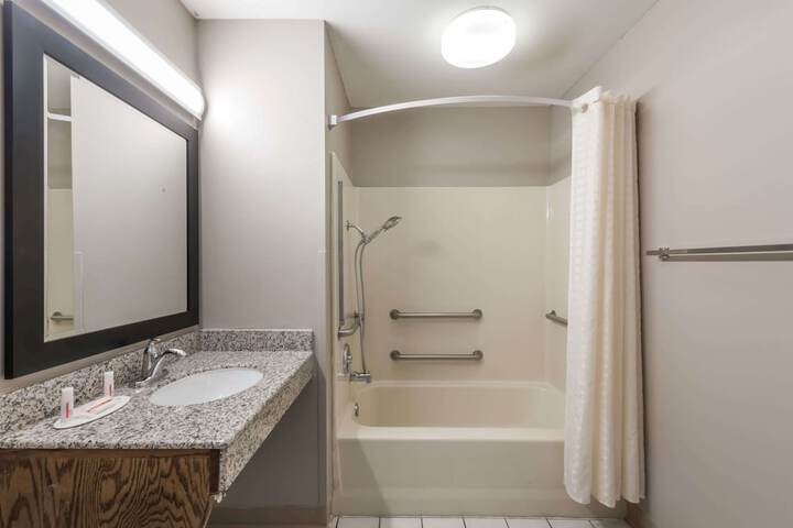 Super 8 by Wyndham Alexander City