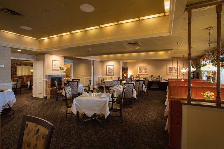 Dining 45 of 52