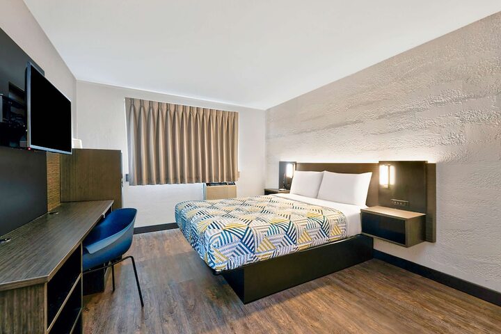 Room 18 of 27