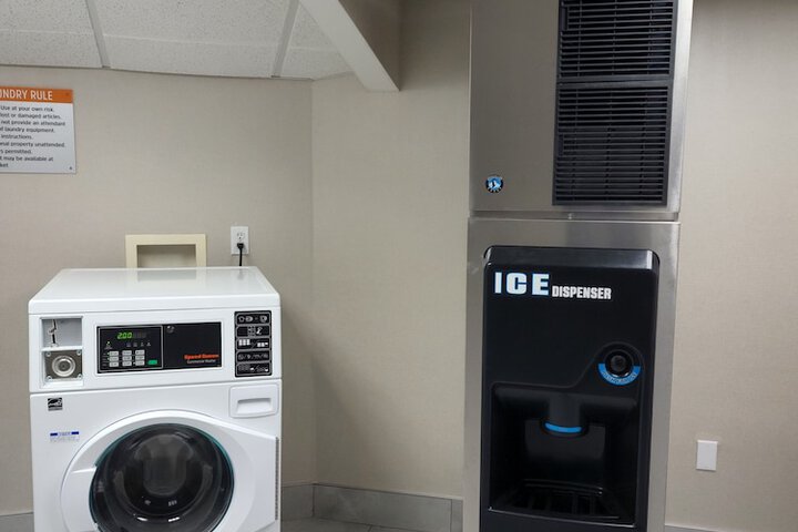 La Quinta Inn & Suites by Wyndham Lake George