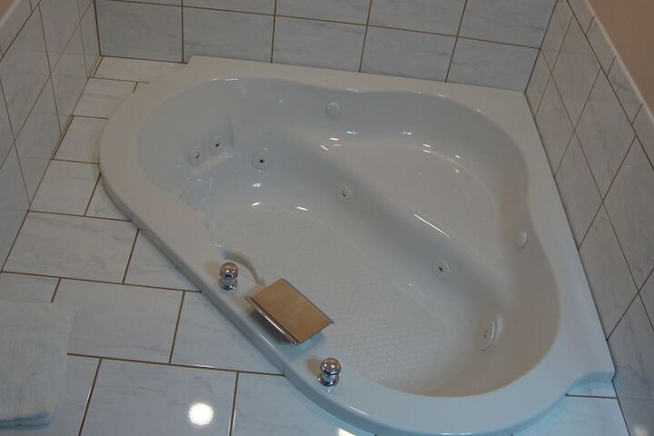 Hot Tub 37 of 42