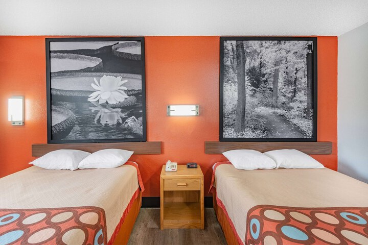 Room 9 of 26
