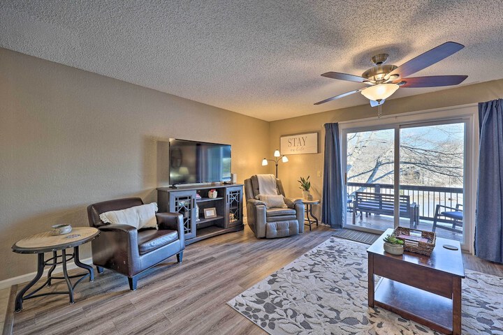 Bella Vista Home w / Deck + Trails: on Golf Course!