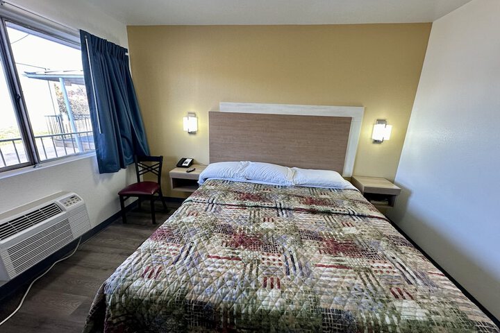 Room 10 of 20