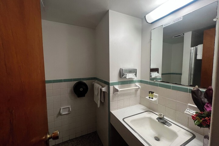 Room 5 of 16