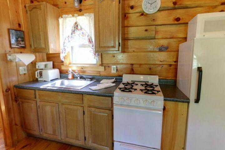 Robin Hill Camping Resort Deluxe Cottage 13