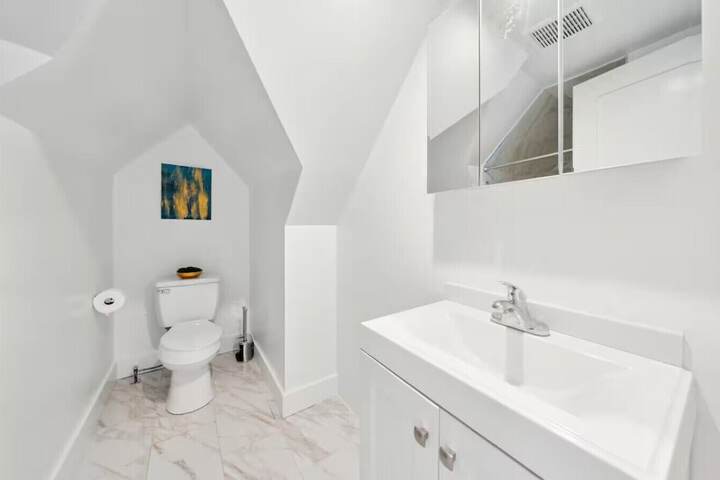 Elegant Hideaway with Free Parking