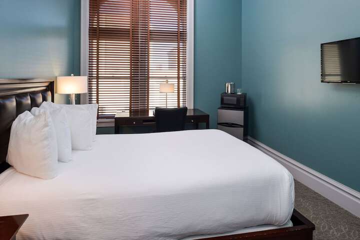 Montvale Hotel