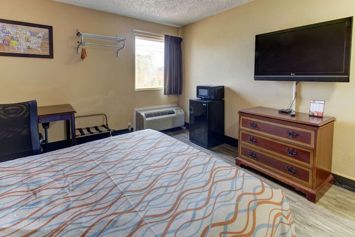 Room 10 of 26