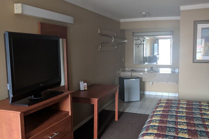 Room 10 of 18
