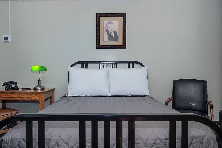 Room 104 of 166